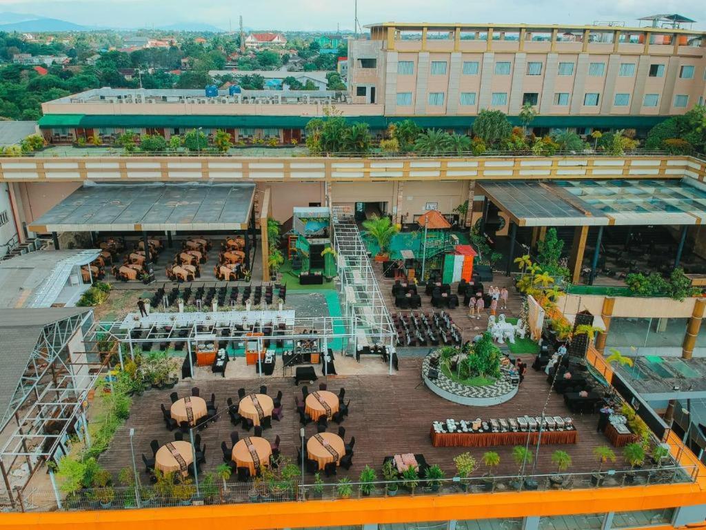 Grand Qin Hotel Banjarbaru Buitenkant foto