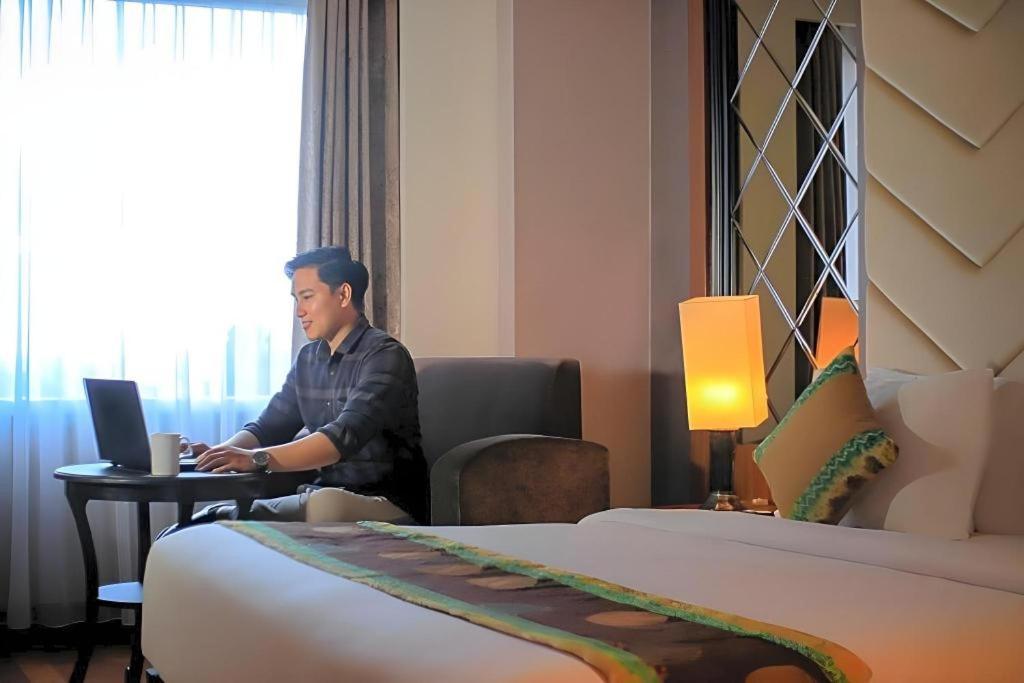 Grand Qin Hotel Banjarbaru Buitenkant foto