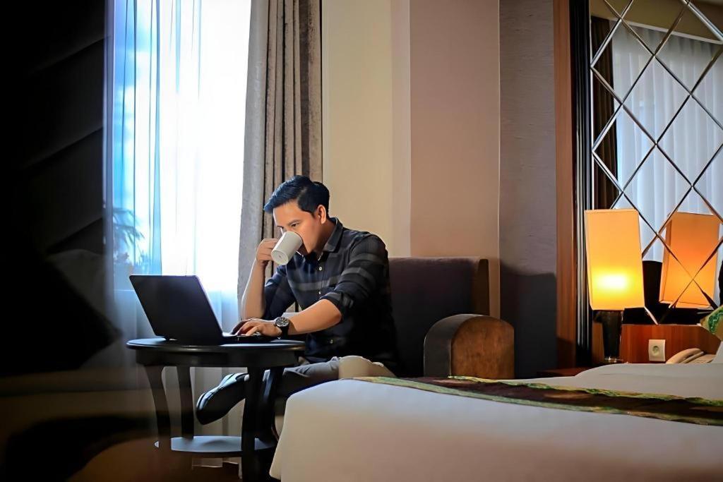 Grand Qin Hotel Banjarbaru Buitenkant foto