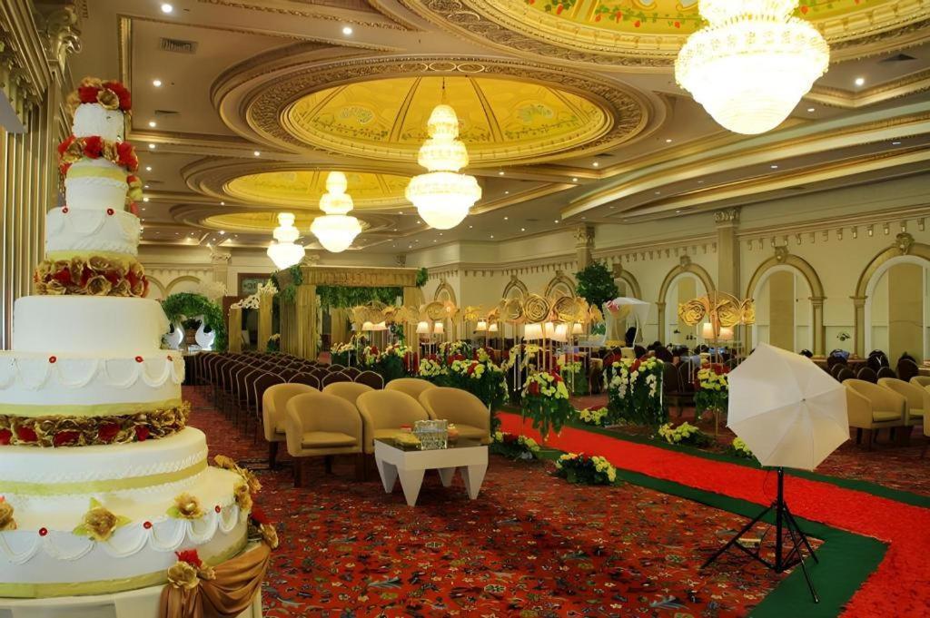 Grand Qin Hotel Banjarbaru Buitenkant foto