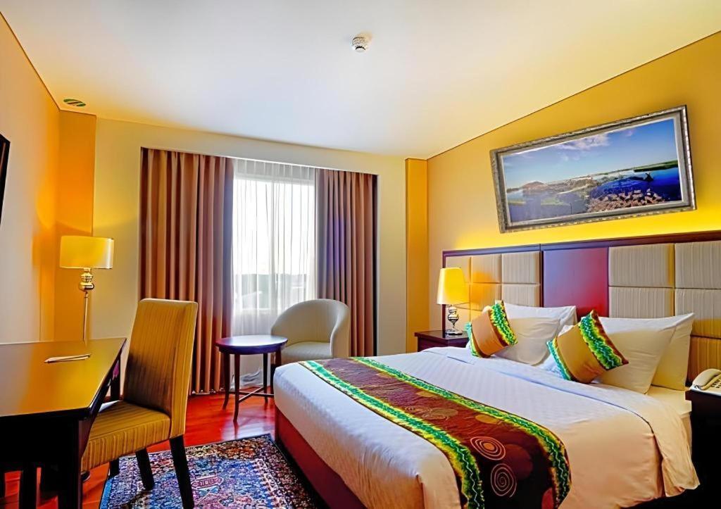 Grand Qin Hotel Banjarbaru Buitenkant foto