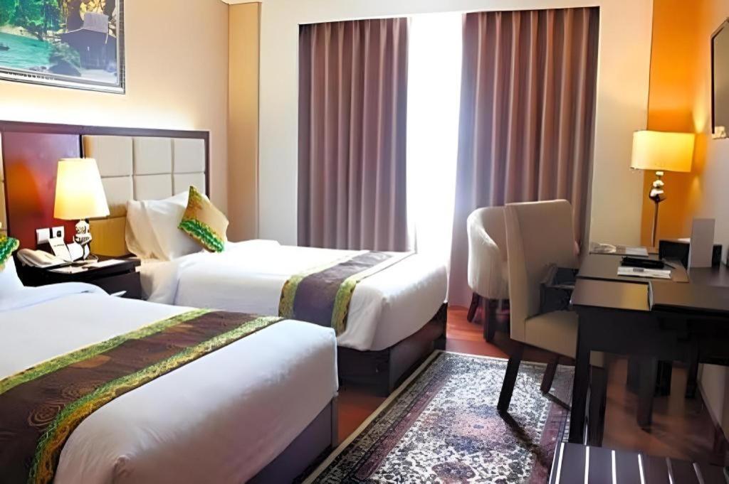 Grand Qin Hotel Banjarbaru Buitenkant foto