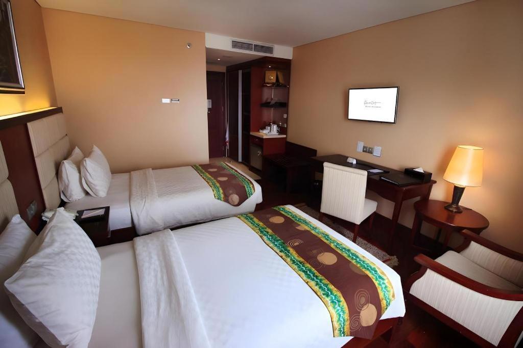 Grand Qin Hotel Banjarbaru Buitenkant foto