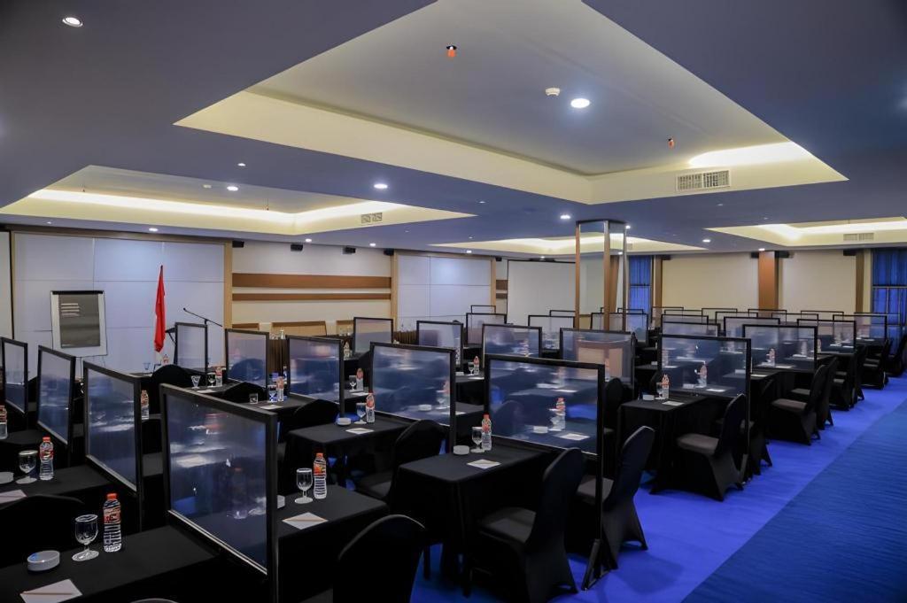 Grand Qin Hotel Banjarbaru Buitenkant foto