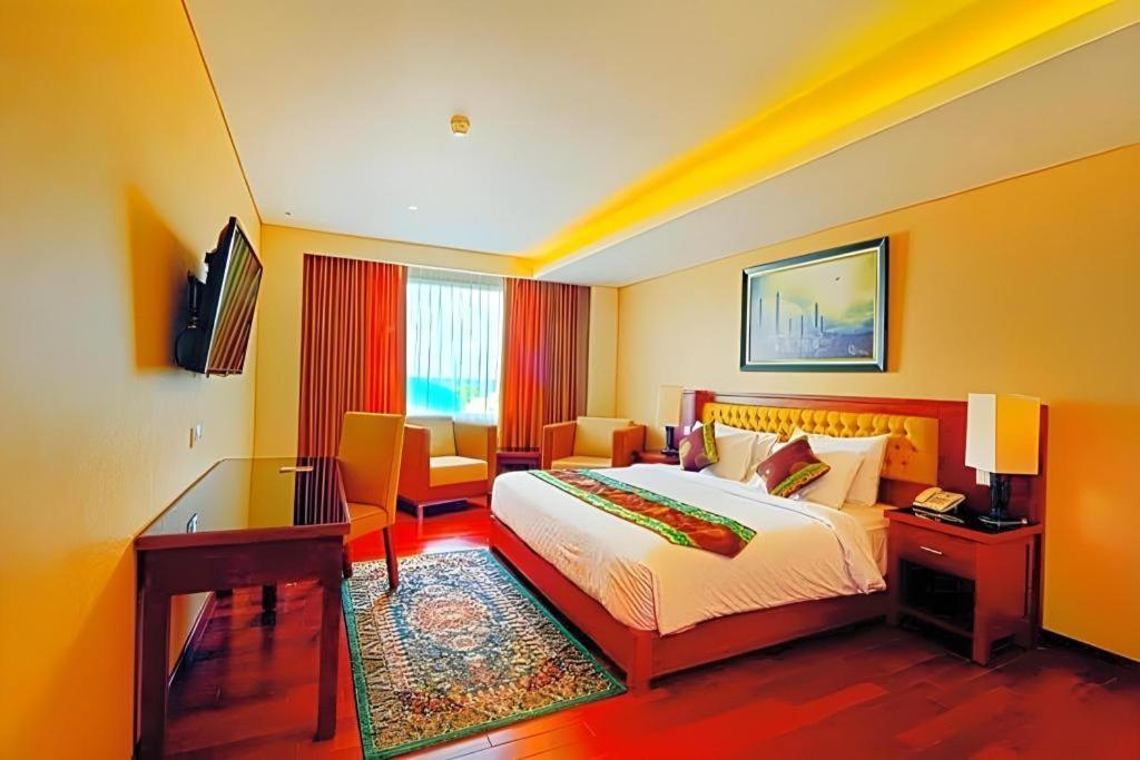 Grand Qin Hotel Banjarbaru Buitenkant foto