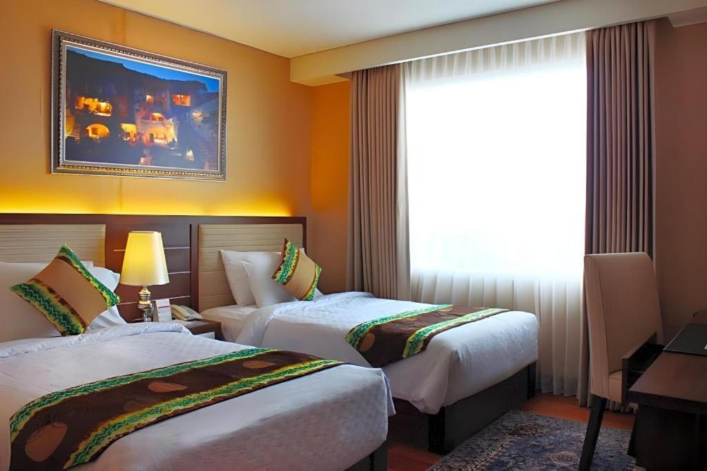 Grand Qin Hotel Banjarbaru Buitenkant foto