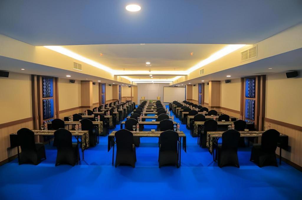 Grand Qin Hotel Banjarbaru Buitenkant foto