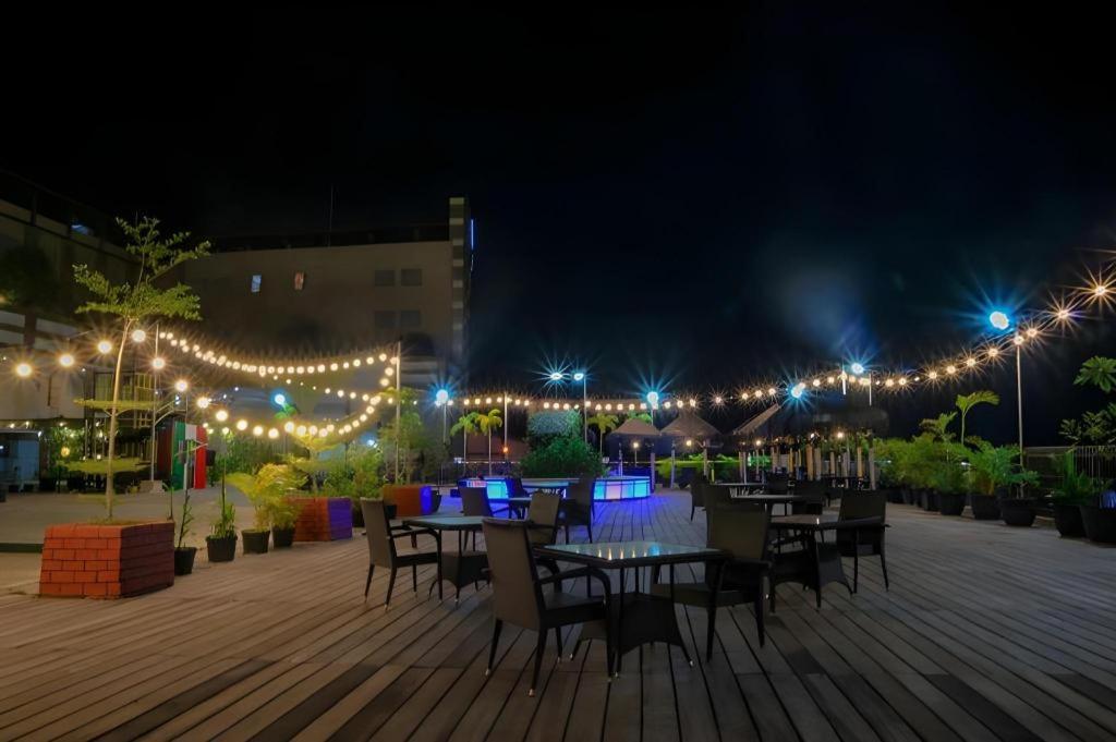 Grand Qin Hotel Banjarbaru Buitenkant foto