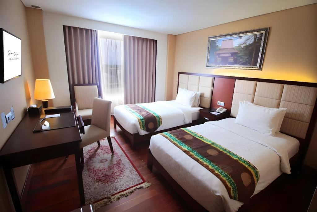 Grand Qin Hotel Banjarbaru Buitenkant foto