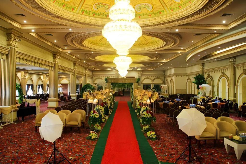 Grand Qin Hotel Banjarbaru Buitenkant foto