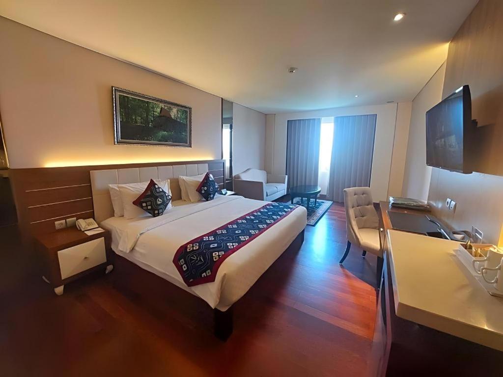 Grand Qin Hotel Banjarbaru Buitenkant foto