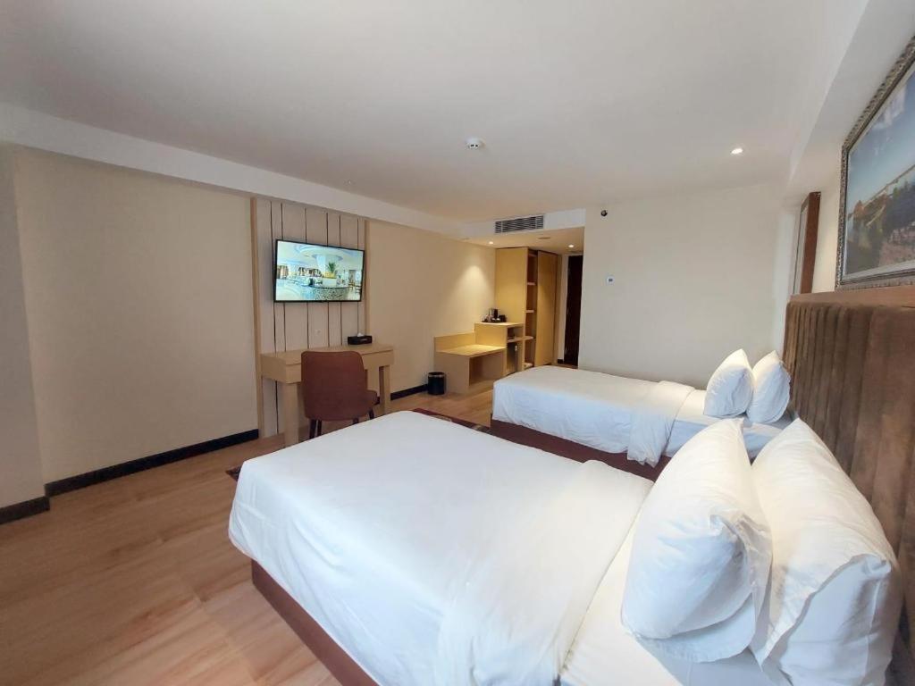 Grand Qin Hotel Banjarbaru Buitenkant foto