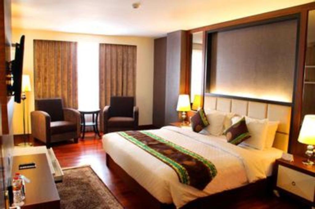 Grand Qin Hotel Banjarbaru Buitenkant foto