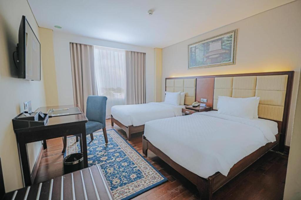 Grand Qin Hotel Banjarbaru Buitenkant foto