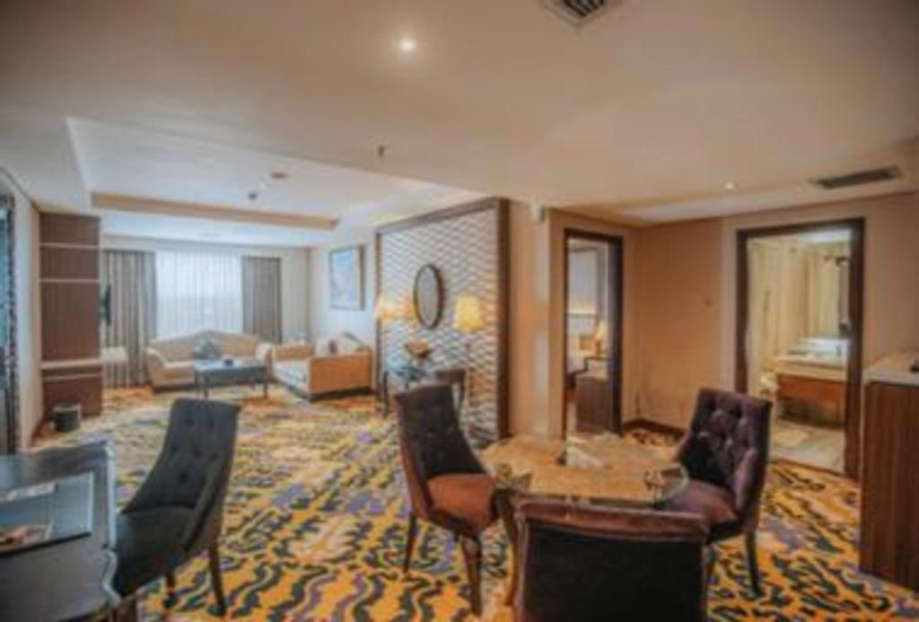 Grand Qin Hotel Banjarbaru Buitenkant foto