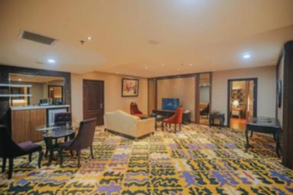 Grand Qin Hotel Banjarbaru Buitenkant foto