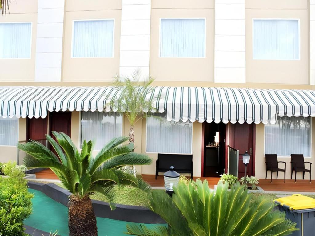 Grand Qin Hotel Banjarbaru Buitenkant foto
