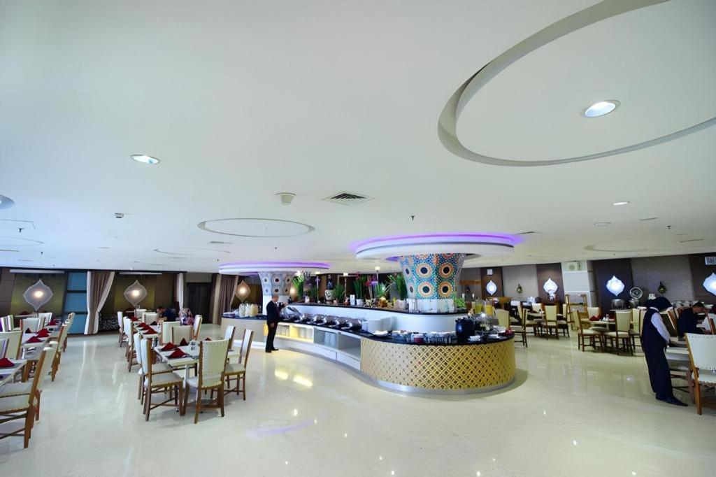 Grand Qin Hotel Banjarbaru Buitenkant foto