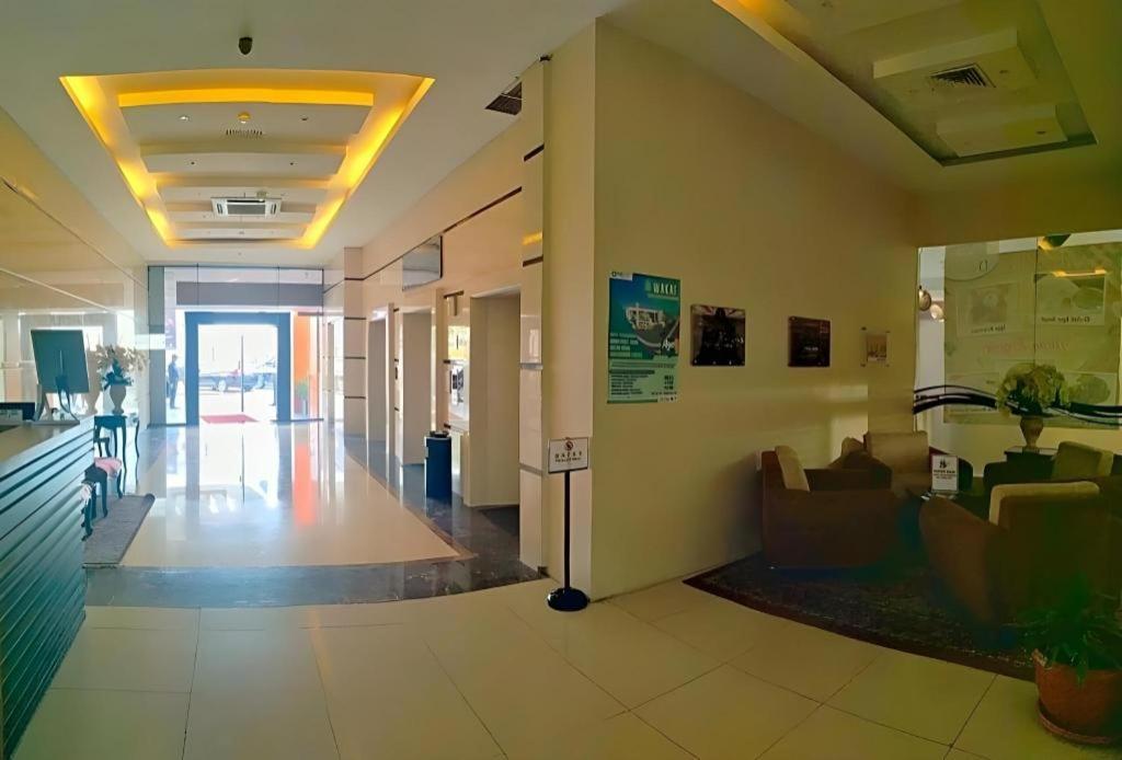 Grand Qin Hotel Banjarbaru Buitenkant foto